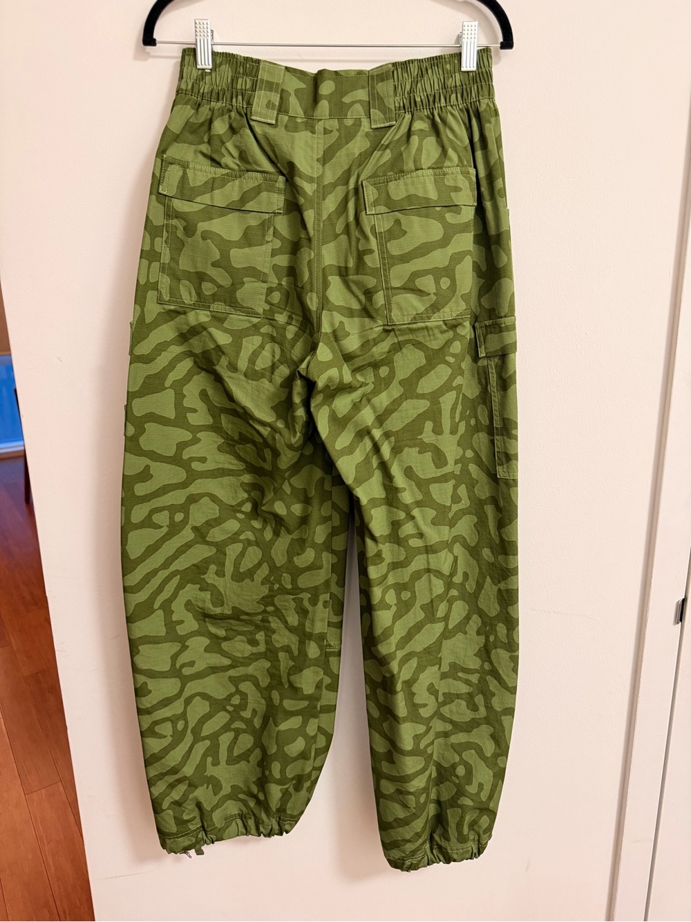 Jordan Brand Green Camo Cargo Pants - Picture 2 of 4